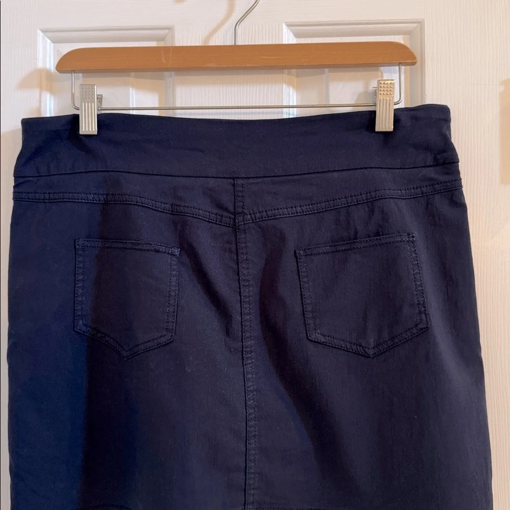 Attyre New York Navy Skort - Picture 5 of 7